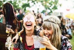 hair-clean-during-music-festival