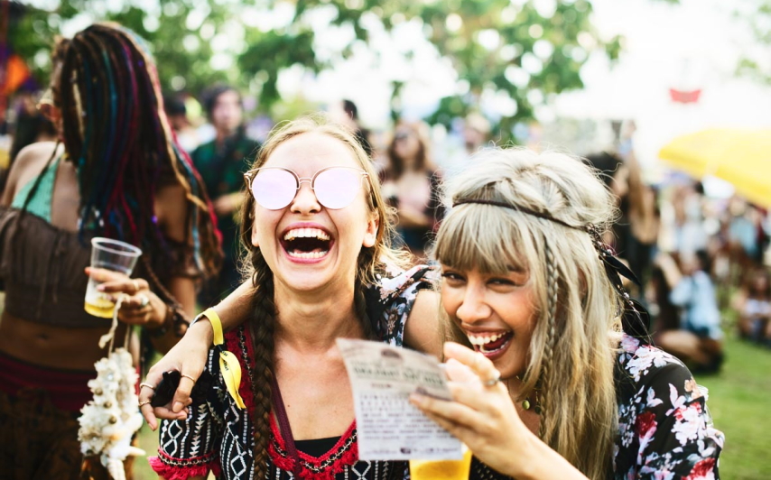 hair-clean-during-music-festival